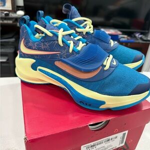 Nike Zoom Freak 3 NRG Valentines Day Edition Blue & Yellow Athletic Shoes Rare